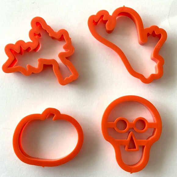 Bakeware Cookies Cutter Set 9 Dino cookie cutter plus Halloween cookies 9 items - Picture 5 of 7